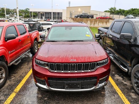 Used 2023 Jeep Grand Cherokee L Limited w/ Luxury Tech Group II RWD image 5