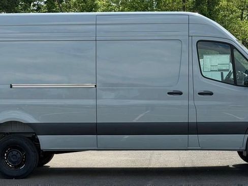 New 2025 Mercedes-Benz Sprinter 2500 image 3