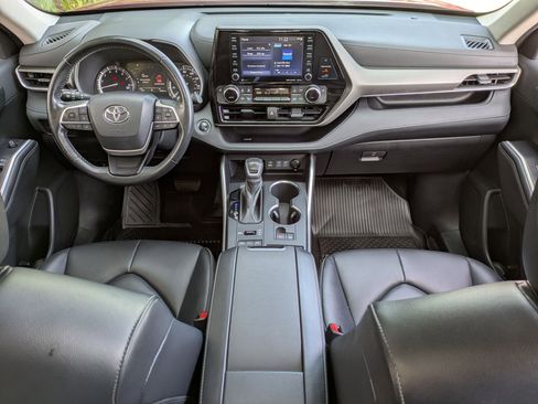 Used 2022 Toyota Highlander XLE image 29