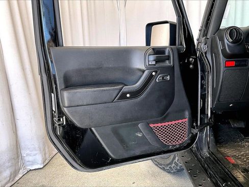 Used 2017 Jeep Wrangler Unlimited Rubicon image 21