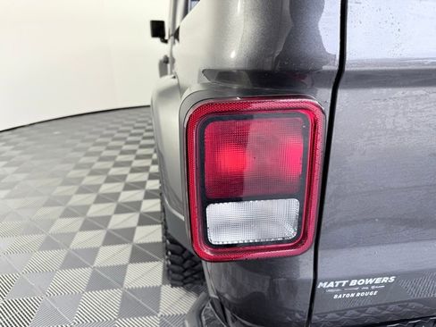 Used 2023 Jeep Gladiator Willys image 27