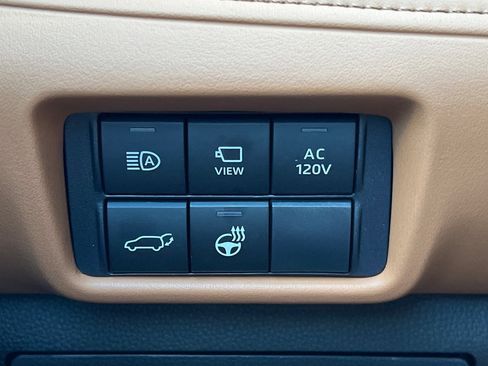 New 2025 Toyota Highlander Platinum image 30