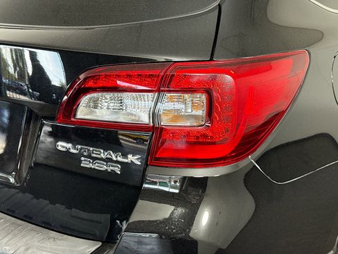 Used 2016 Subaru Outback 3.6R Limited image 34