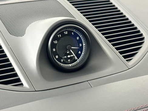 Certified 2024 Porsche Macan AWD/4WD image 17