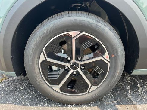 New 2025 Kia Niro EX image 9