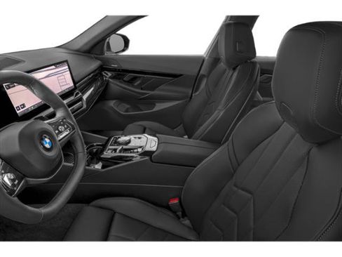 Used 2025 BMW 530i w/ M Sport Package RWD image 11