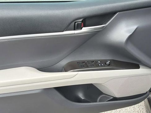 Used 2023 Toyota Camry SE image 14