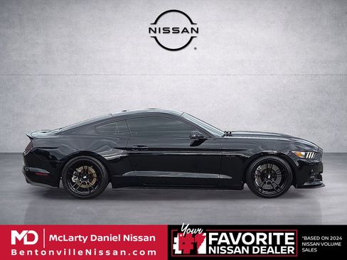 Used 2017 Ford Mustang GT Premium w/ GT Performance Package RWD image 6