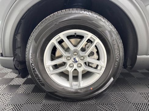 New 2026 Ford Explorer Active RWD image 9