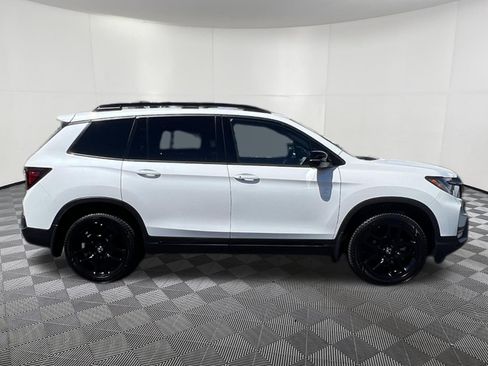 Used 2024 Honda Passport Black Edition image 5