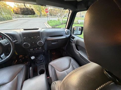 Used 2015 Jeep Wrangler Unlimited Sport AWD/4WD image 25
