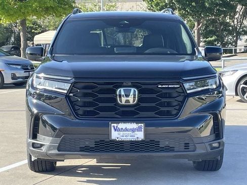 Certified 2025 Honda Pilot Black Edition image 6