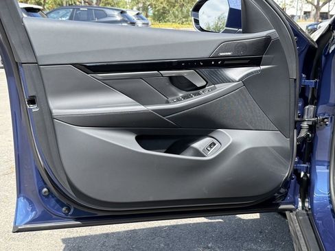 Used 2025 BMW 530i w/ Premium Package image 18