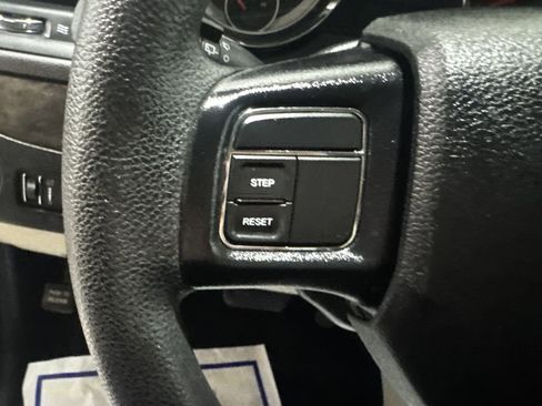 Used 2018 Dodge Grand Caravan SE image 5