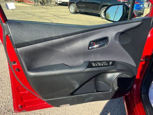 Used 2019 Toyota Prius image 13