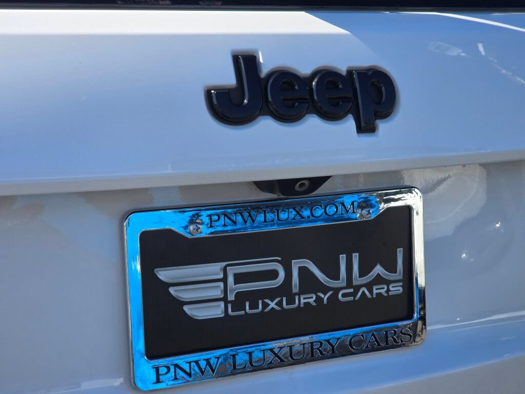Used 2015 Jeep Grand Cherokee Altitude AWD/4WD image 12