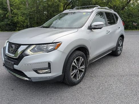 Used 2020 Nissan Rogue SV w/ Sun & Sound Touring Package AWD/4WD image 9