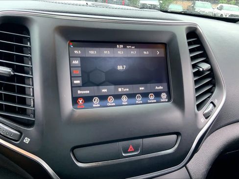 Used 2019 Jeep Cherokee Latitude Plus FWD image 31