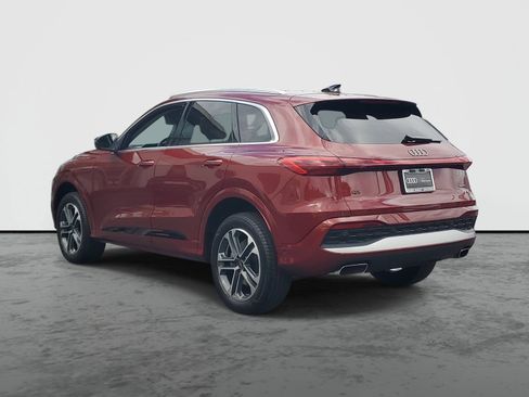 Used 2025 Audi Q5 Premium w/ Convenience Package AWD/4WD image 3