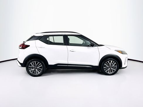 Used 2024 Nissan Kicks SR image 10