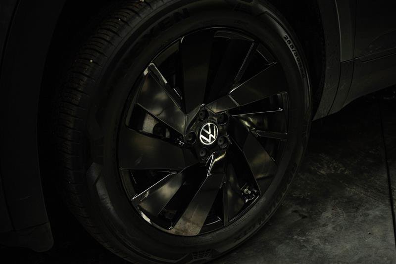 Used 2025 Volkswagen Atlas SE AWD/4WD image 3