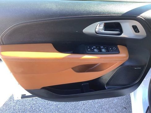 Used 2024 Chrysler Pacifica Pinnacle image 11