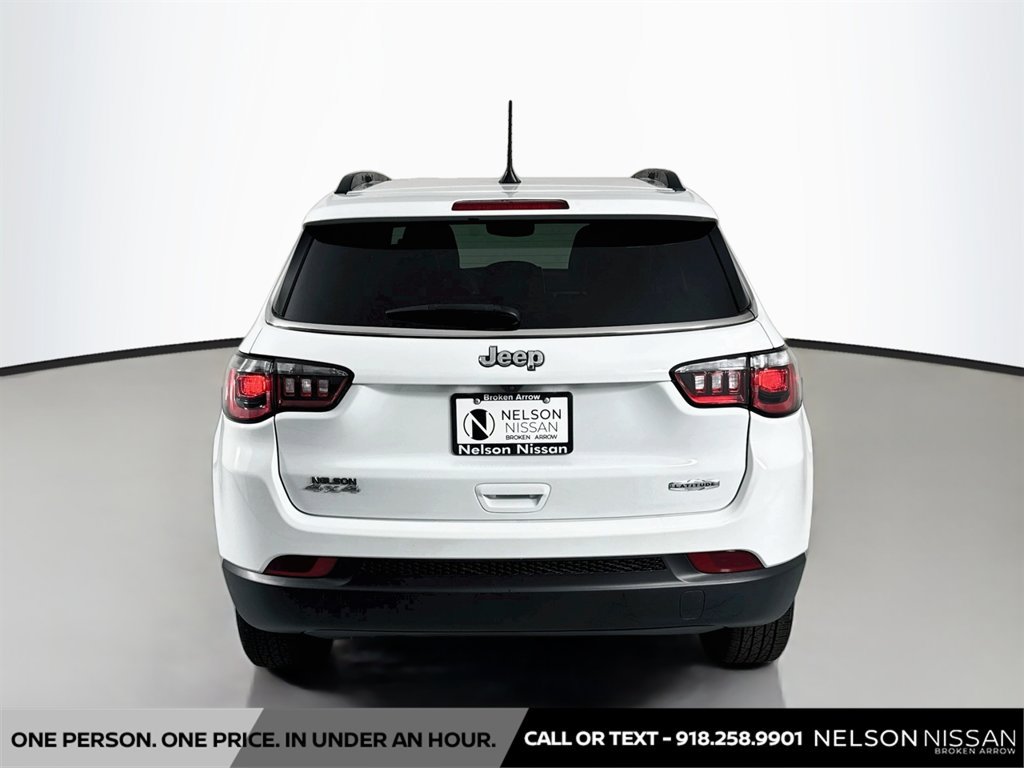 Used 2025 Jeep Compass Latitude w/ Convenience Group AWD/4WD image 6