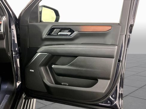 Used 2025 GMC Yukon XL Denali w/ Sun & Power Step Package AWD/4WD image 22