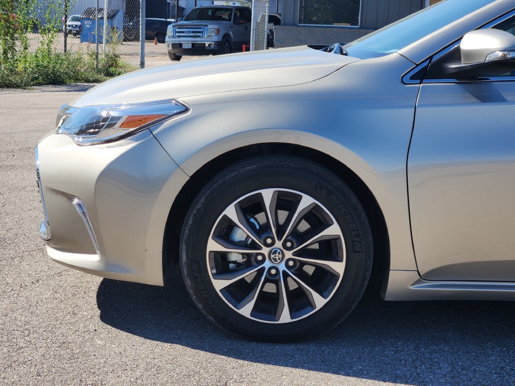 Used 2016 Toyota Avalon XLE Premium FWD image 7
