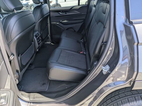 New 2025 Jeep Grand Cherokee Altitude image 28