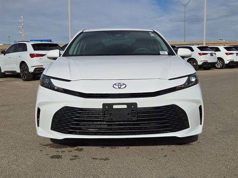 Used 2025 Toyota Camry LE image 10
