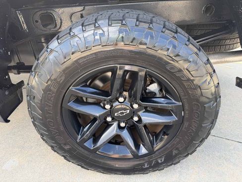 Used 2019 Chevrolet Silverado 1500 Custom Trail Boss AWD/4WD image 35