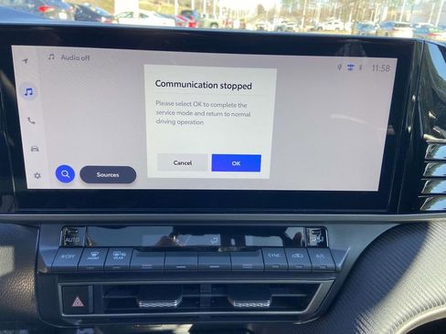 Used 2025 Toyota Camry SE w/ Multimedia Upgrade Package image 22