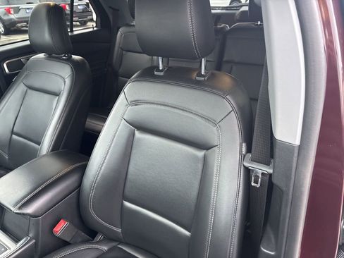 Used 2023 Ford Explorer XLT w/ Equipment Group 202A image 14
