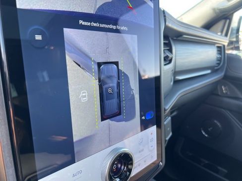 Certified 2022 Ford Expedition Platinum image 16