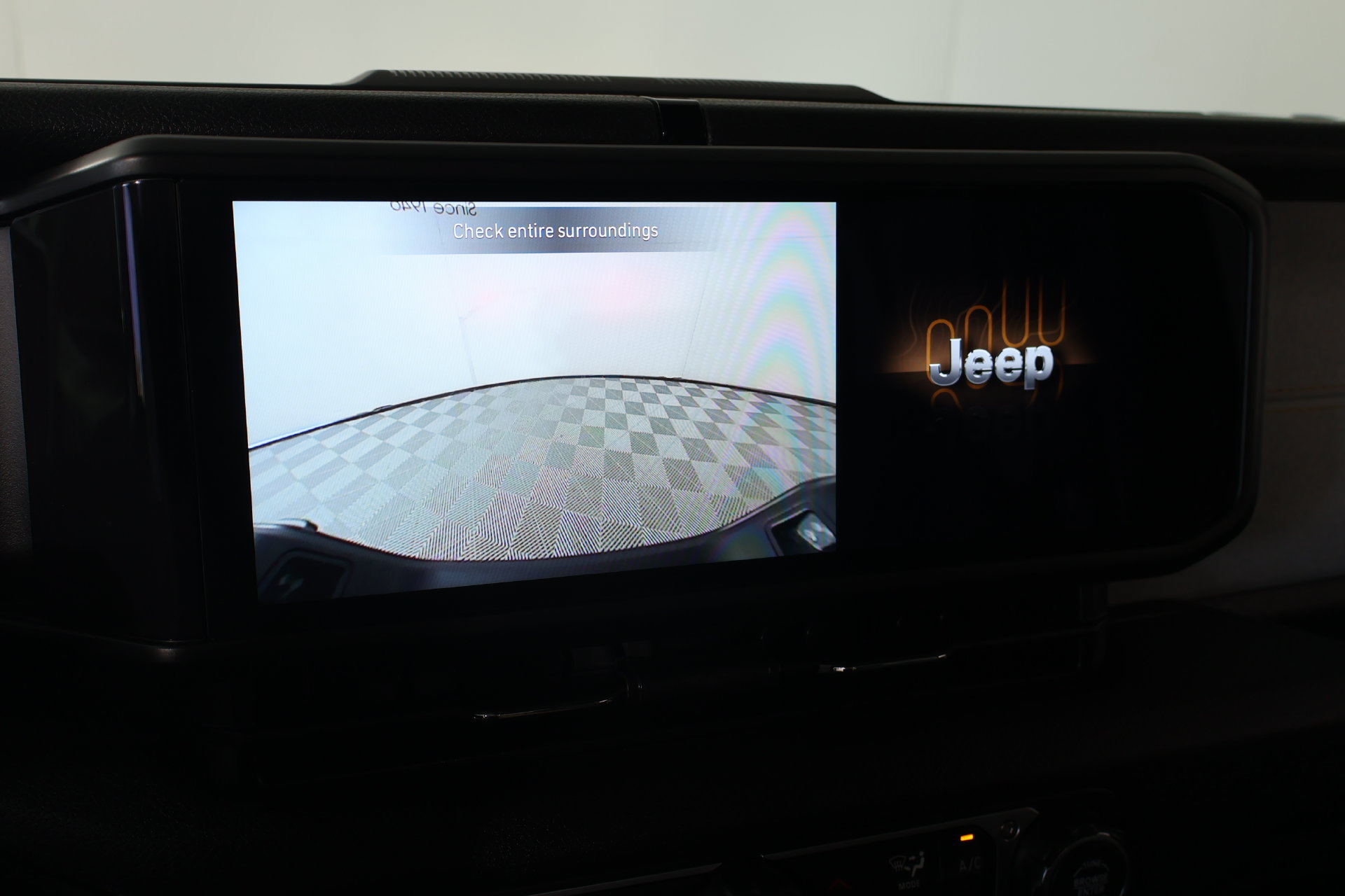 Used 2025 Jeep Gladiator Sport AWD/4WD image 6