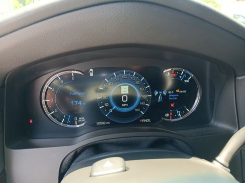 Used 2019 Cadillac Escalade Luxury AWD/4WD image 12