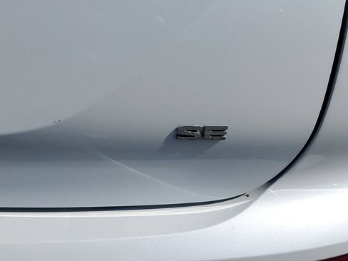 Used 2024 Mitsubishi Outlander SE Black Edition FWD image 8