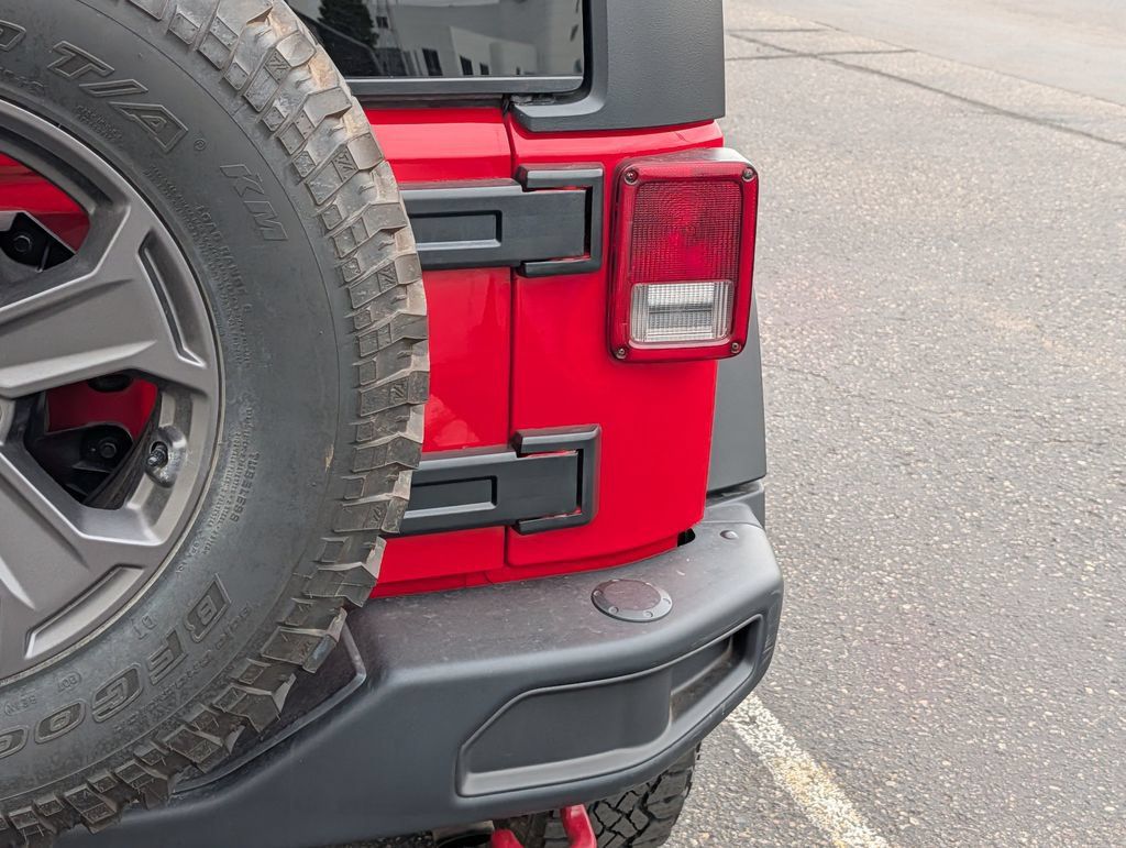 Used 2017 Jeep Wrangler Unlimited Rubicon AWD/4WD image 7