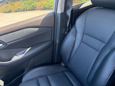 Used 2022 Nissan Rogue SV w/ SV Premium Package image 26