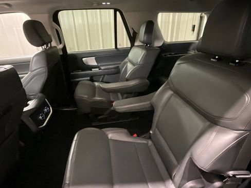 Used 2025 Ford Expedition Active image 11