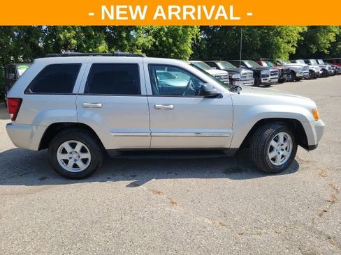 Used 2010 Jeep Grand Cherokee Laredo AWD/4WD image 2