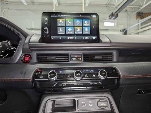 Used 2025 Honda Pilot TrailSport image 31