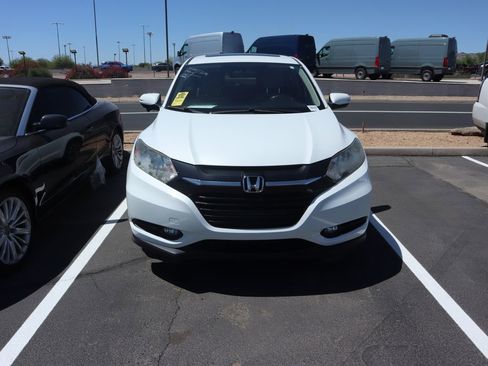 Used 2018 Honda HR-V EX image 2
