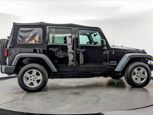 Used 2018 Jeep Wrangler Unlimited Sport S AWD/4WD image 9
