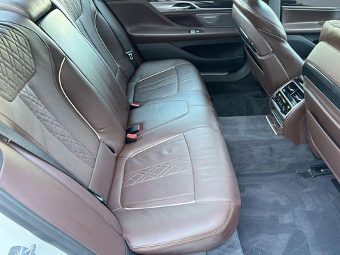 Used 2019 BMW 750i w/ Executive Package RWD image 30