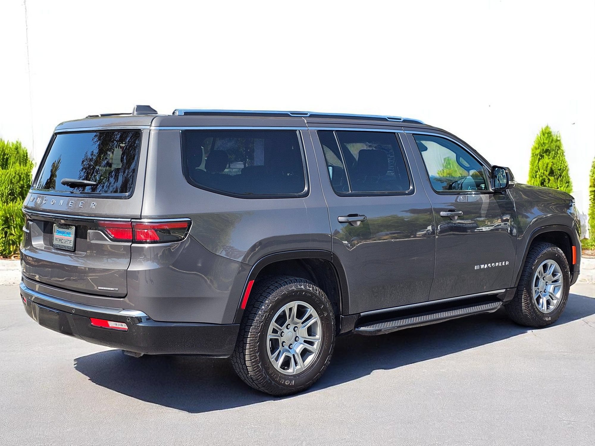 Used 2022 Jeep Wagoneer Series I AWD/4WD image 2