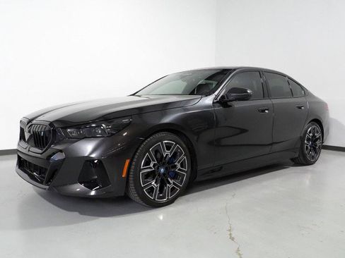 Used 2025 BMW i5 eDrive40i w/ M Sport Package image 10