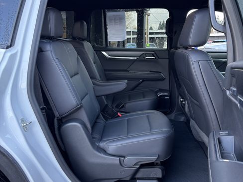 Used 2024 GMC Acadia Elevation image 12