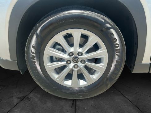 Certified 2025 Toyota Grand Highlander AWD image 16
